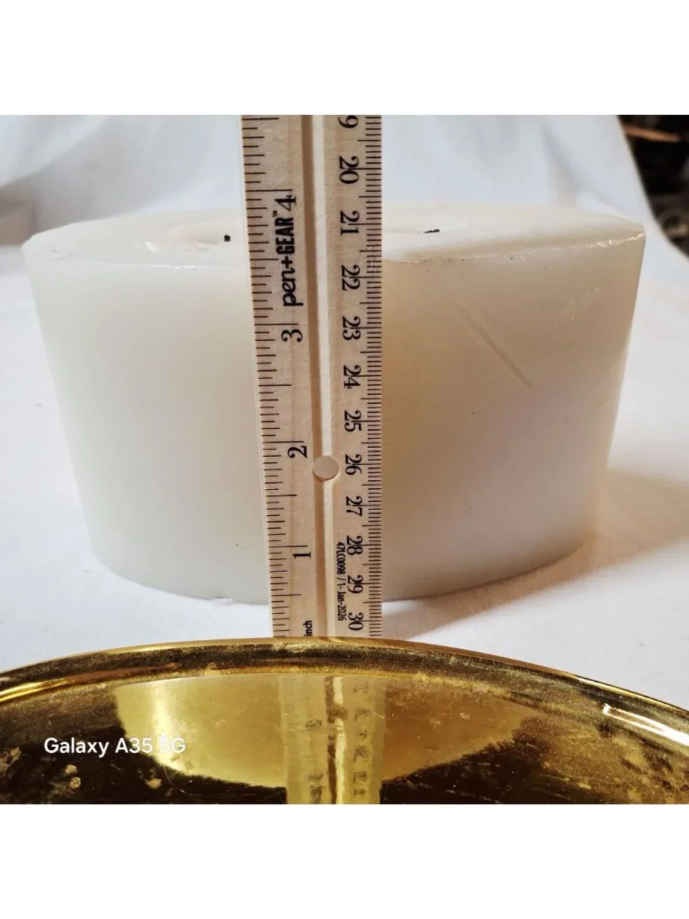 Illuminate Mini Oval Vanilla Candle Gift Set With Gold Holder